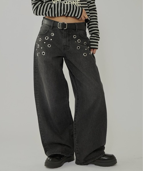 WHO'S WHO gallery(フーズフーギャラリー)の「EYELET LOW RISE DENIM /アイレットローライズデニム(デニムパンツ・レディース・ブラック/ネイビー/サックスブルー・SMALL/MEDIUM)」の1枚目の写真