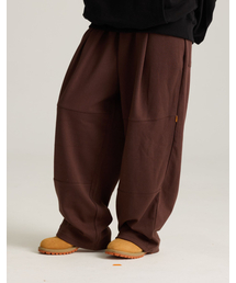 PHILIPPAKER（フィリップペイカー）の「ダブルニワイドワンタックトレーニングトラックパンツブラウン（スウェットパンツ）」