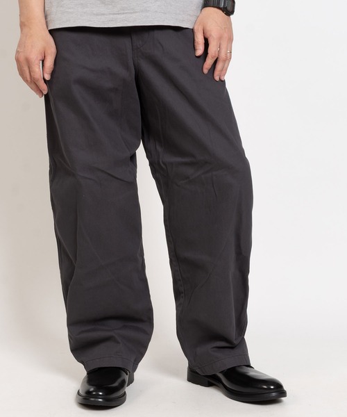 HANES（ヘインズ）の「ノータック ワイドフィット チノパンツ（チノパンツ・メンズ・ベージュ/ブラック/カーキ/グレー・S/M/L/LL）」の2枚目の写真