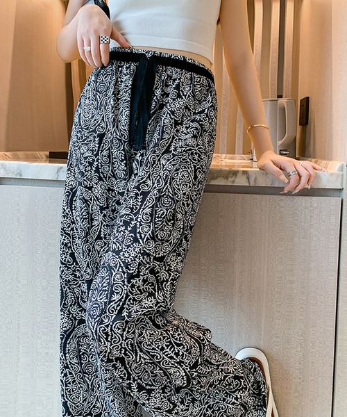 NANEA（ナネア）の「ペイズリー柄イージーパンツ（その他パンツ・レディース・ホワイト/ブラック・LARGE/MEDIUM/SMALL）」の15枚目の写真