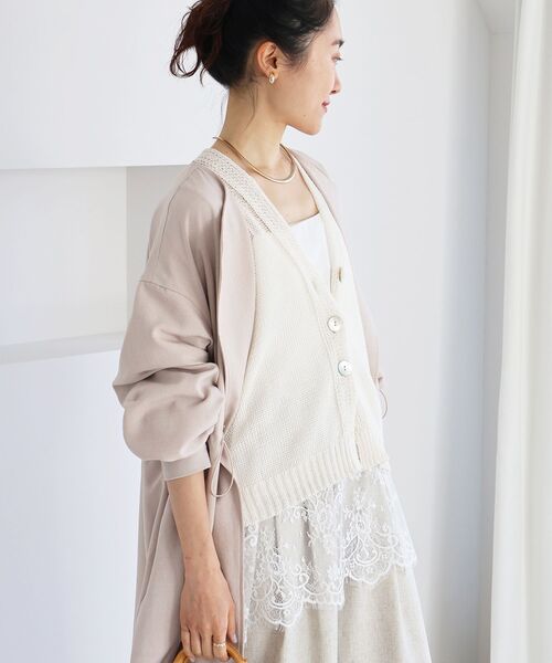 le.coeur blanc（ルクールブラン）の「ペーパーヤーンVネックカーディガン（カーディガン/ボレロ・レディース・ブラック/ベージュ/オフホワイト/ブルー・38）」の2枚目の写真