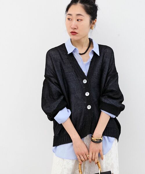 le.coeur blanc（ルクールブラン）の「ペーパーヤーンVネックカーディガン（カーディガン/ボレロ・レディース・ブラック/ベージュ/オフホワイト/ブルー・38）」の3枚目の写真