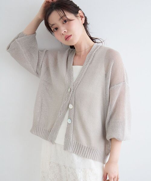 le.coeur blanc(ルクールブラン)の「ペーパーヤーンVネックカーディガン(カーディガン/ボレロ・レディース・ブラック/ベージュ/オフホワイト/ブルー・38)」の9枚目の写真