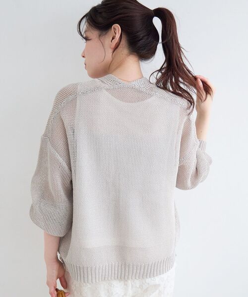 le.coeur blanc(ルクールブラン)の「ペーパーヤーンVネックカーディガン(カーディガン/ボレロ・レディース・ブラック/ベージュ/オフホワイト/ブルー・38)」の14枚目の写真