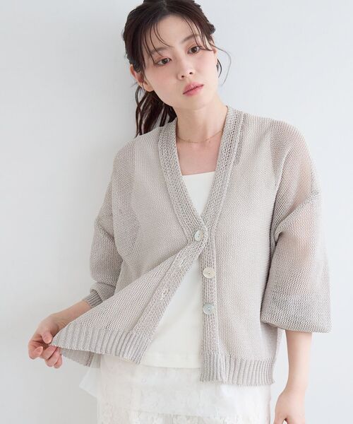 le.coeur blanc(ルクールブラン)の「ペーパーヤーンVネックカーディガン(カーディガン/ボレロ・レディース・ブラック/ベージュ/オフホワイト/ブルー・38)」の16枚目の写真