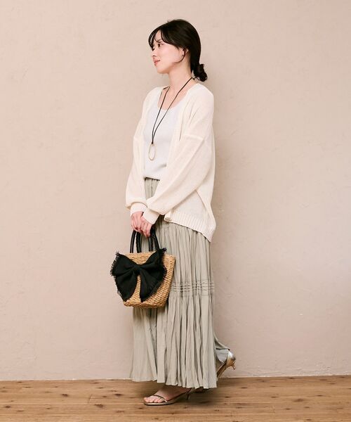 le.coeur blanc（ルクールブラン）の「ペーパーヤーンVネックカーディガン（カーディガン/ボレロ・レディース・ブラック/ベージュ/オフホワイト/ブルー・38）」の19枚目の写真