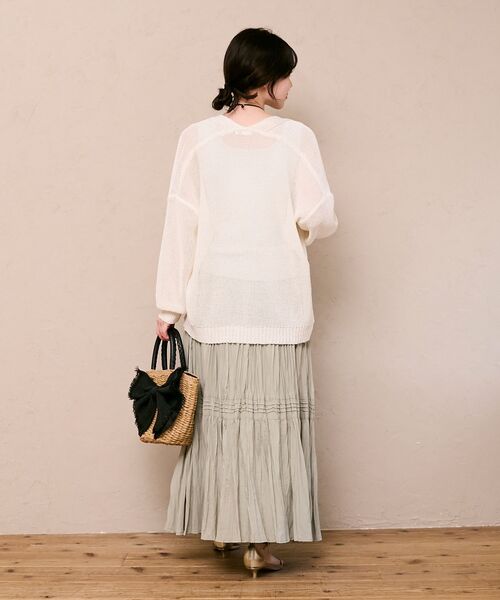 le.coeur blanc（ルクールブラン）の「ペーパーヤーンVネックカーディガン（カーディガン/ボレロ・レディース・ブラック/ベージュ/オフホワイト/ブルー・38）」の20枚目の写真