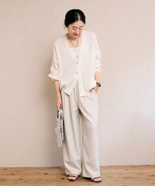 le.coeur blanc（ルクールブラン）の「ペーパーヤーンVネックカーディガン（カーディガン/ボレロ・レディース・ブラック/ベージュ/オフホワイト/ブルー・38）」の21枚目の写真