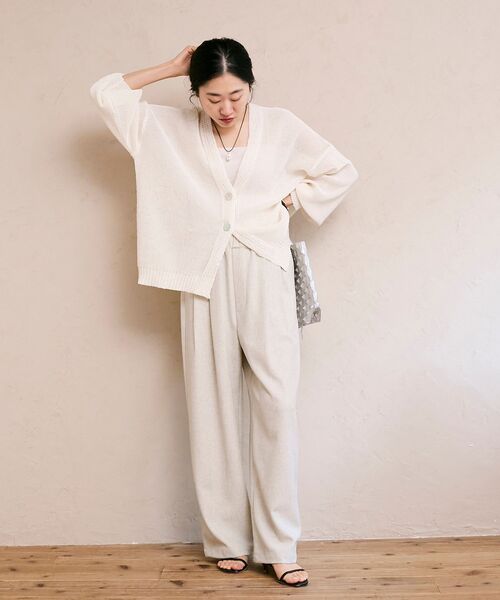 le.coeur blanc（ルクールブラン）の「ペーパーヤーンVネックカーディガン（カーディガン/ボレロ・レディース・ブラック/ベージュ/オフホワイト/ブルー・38）」の22枚目の写真