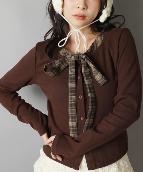 SPINNS(スピンズ)の「チェックリボンが視線を奪う♪レイヤード風ガーリートップス(Tシャツ/カットソー・レディース・チャコール/ブラウン/アイボリー・ONESIZE)」の3枚目の写真