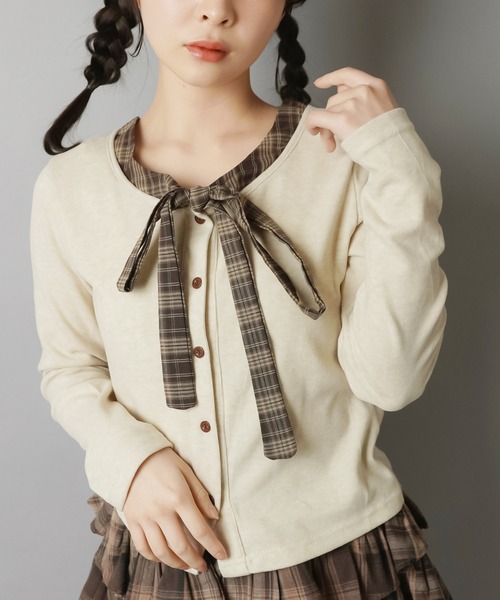 SPINNS(スピンズ)の「チェックリボンが視線を奪う♪レイヤード風ガーリートップス(Tシャツ/カットソー・レディース・チャコール/ブラウン/アイボリー・ONESIZE)」の1枚目の写真