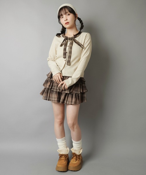 SPINNS(スピンズ)の「チェックリボンが視線を奪う♪レイヤード風ガーリートップス(Tシャツ/カットソー・レディース・チャコール/ブラウン/アイボリー・ONESIZE)」の14枚目の写真