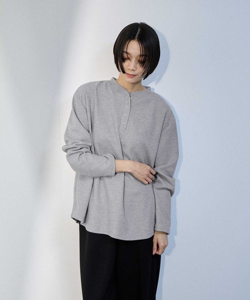 Mac-House(マックハウス)の「milli de l'air ワッフルヘンリーネックプルオーバー(Tシャツ/カットソー・レディース・グレー/ホワイト/ネイビー・M)」の3枚目の写真