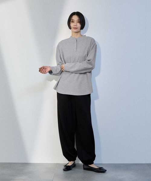 Mac-House(マックハウス)の「milli de l'air ワッフルヘンリーネックプルオーバー(Tシャツ/カットソー・レディース・グレー/ホワイト/ネイビー・M)」の21枚目の写真