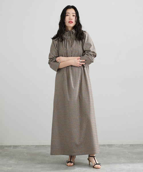 IENA（イエナ）の「THE M ギャザーネックワンピース（ワンピース・レディース・ベージュ系その他・36/38）」の15枚目の写真