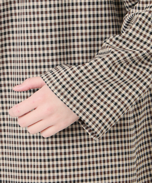 IENA（イエナ）の「THE M ギャザーネックワンピース（ワンピース・レディース・ベージュ系その他・36/38）」の4枚目の写真