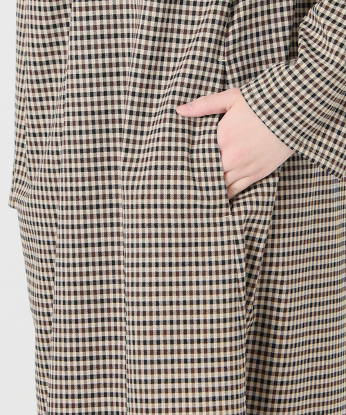 IENA（イエナ）の「THE M ギャザーネックワンピース（ワンピース・レディース・ベージュ系その他・36/38）」の5枚目の写真