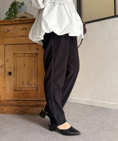Thevon（ゼボン）の「ラインカットテーパードパンツ（その他パンツ・レディース・ブラウン/チャコールグレー/アイボリー/ブラック・FREE）」の2枚目の写真