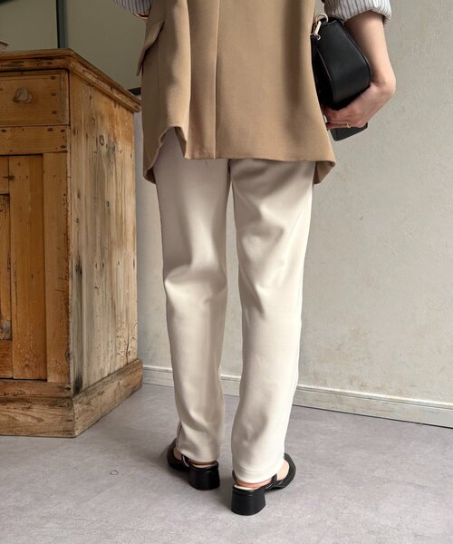 Thevon（ゼボン）の「ラインカットテーパードパンツ（その他パンツ・レディース・ブラウン/チャコールグレー/アイボリー/ブラック・FREE）」の7枚目の写真