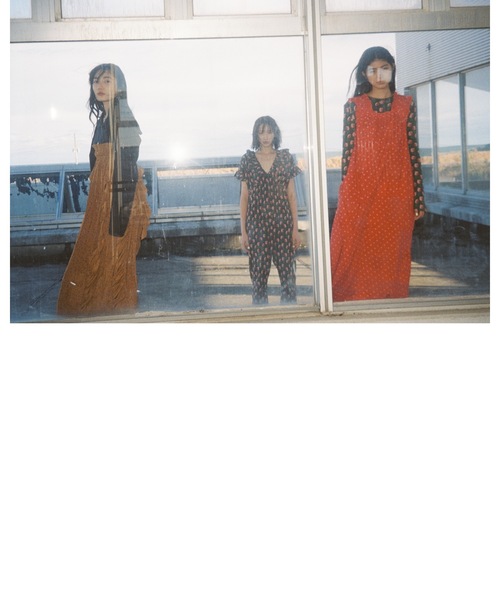 HOLIDAY（ホリデイ）の「SUPER RIB PADDED SHOULDER CREW-NECK L/S TOPS (TULIP) スーパーリブパディッドショルダークルーネックロングスリーブトップス (チューリップ)（Tシャツ/カットソー・レディース・チャコールグレー・ONE SIZE）」の7枚目の写真