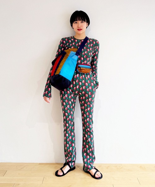 HOLIDAY（ホリデイ）の「SUPER RIB PADDED SHOULDER CREW-NECK L/S TOPS (TULIP) スーパーリブパディッドショルダークルーネックロングスリーブトップス (チューリップ)（Tシャツ/カットソー・レディース・チャコールグレー・ONE SIZE）」の13枚目の写真