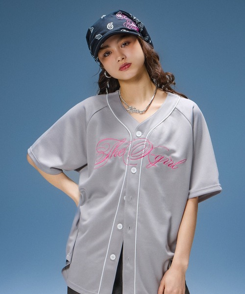 X-girl(エックスガール)の「RHINESTONE CURSIVE LOGO NECKLACE(ネックレス・レディース・シルバー・ONE SIZE)」の7枚目の写真
