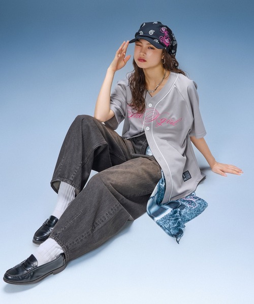 X-girl(エックスガール)の「RHINESTONE CURSIVE LOGO NECKLACE(ネックレス・レディース・シルバー・ONE SIZE)」の9枚目の写真
