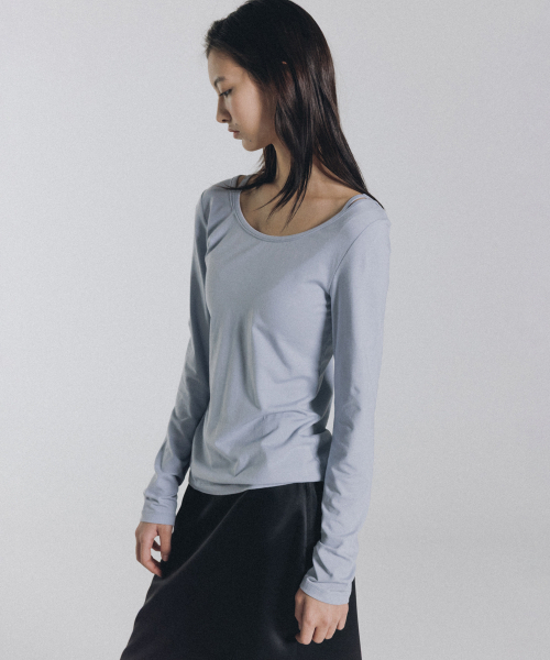 ANDNEEDS(アンドニーズ)の「Soft strap long sleeve (light blue)(Tシャツ/カットソー・レディース・その他・FREE)」の2枚目の写真