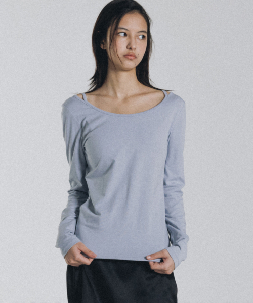 ANDNEEDS(アンドニーズ)の「Soft strap long sleeve (light blue)(Tシャツ/カットソー・レディース・その他・FREE)」の4枚目の写真