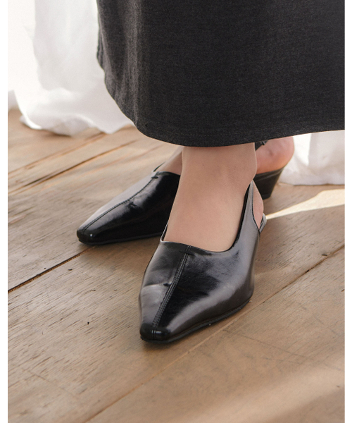 TAGTRAUME(タクトロイメ)の「メリダ ポインテッドトーブロックヒルスリングバックパンプス - グロッシーブラック(パンプス・レディース・ブラック・22.5cm/23cm/23.5cm/24cm/24.5cm/25cm/25.5cm)」の3枚目の写真