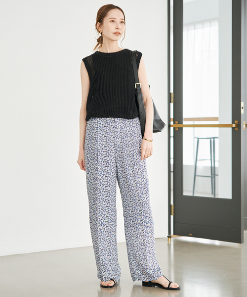 SLOBE IENA(スローブイエナ)の「《36サイズのみWEB限定》Blue Flowerパンツ(その他パンツ・レディース・ブルー系その他・38/40/36)」の2枚目の写真
