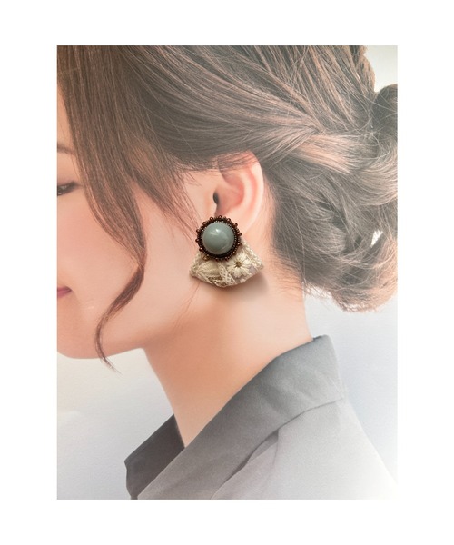 tone（トーン）の「【Lily accessory】インド刺繡イヤリング(MA)（イヤリング・レディース・ホワイト系・FREE）」の2枚目の写真