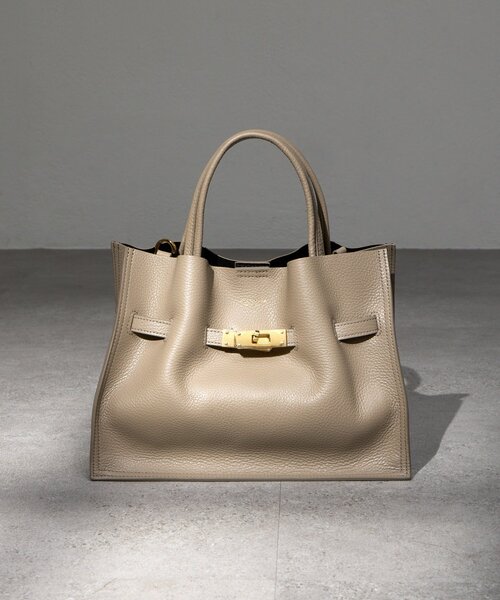 La boutique BonBon（ラブティックボンボン）の「【ヴィオラドーロ】イタリアンWフェイス型押しレザートート（トートバッグ・レディース・ピンク/ライトグレー/サックスブルー/グレー系その他・FREE）」の2枚目の写真