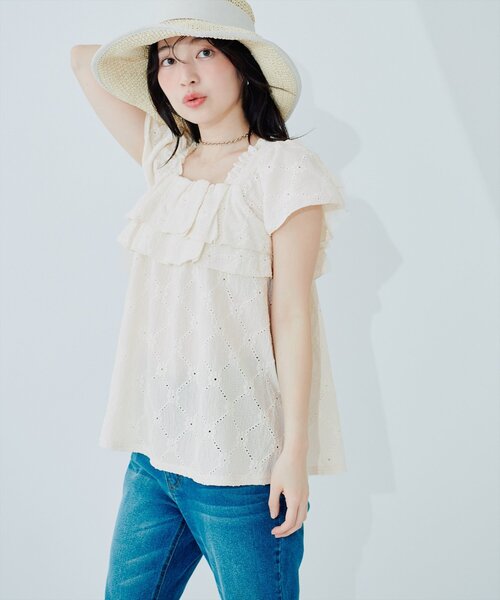 natural couture（ナチュラルクチュール）の「ポコポコカットフリルキャミ（シャツ/ブラウス・レディース・レッド/ミント/ブラック/アイボリー・FREE）」の8枚目の写真