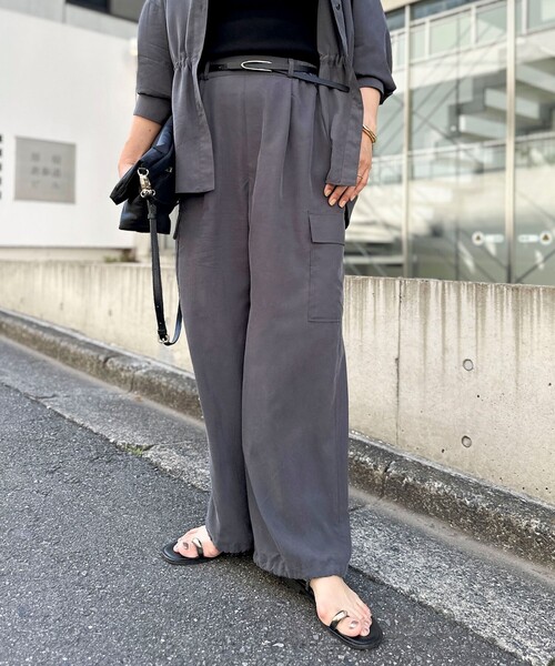 NOLLEY’S(ノーリーズ)の「《セットアップ対応》ウォッシャブルサンドウォッシュカーゴパンツ(カーゴパンツ・レディース・ベージュ/チャコールグレー・38/36)」の1枚目の写真