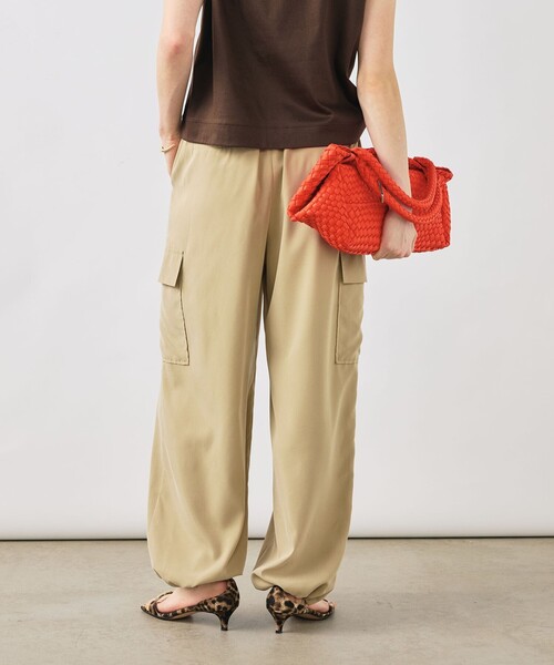 NOLLEY’S(ノーリーズ)の「《セットアップ対応》ウォッシャブルサンドウォッシュカーゴパンツ(カーゴパンツ・レディース・ベージュ/チャコールグレー・38/36)」の17枚目の写真