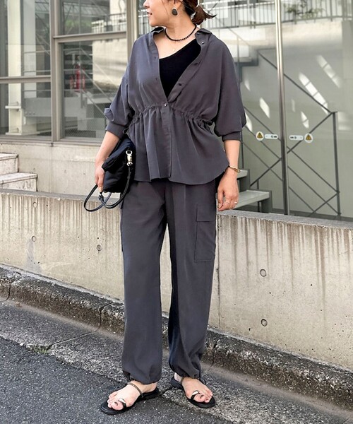 NOLLEY’S(ノーリーズ)の「《セットアップ対応》ウォッシャブルサンドウォッシュカーゴパンツ(カーゴパンツ・レディース・ベージュ/チャコールグレー・38/36)」の11枚目の写真