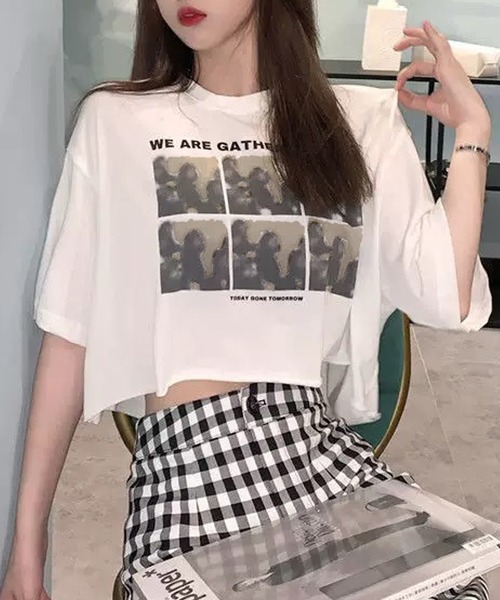 shopnikoniko(ショップニコニコ)の「プリントTシャツ 半袖 ショート丈 フォトプリント 韓国 y2k クロップド丈 モノクロプリント Tシャツ(Tシャツ/カットソー・レディース・ホワイト/ブラック・フリー)」の2枚目の写真