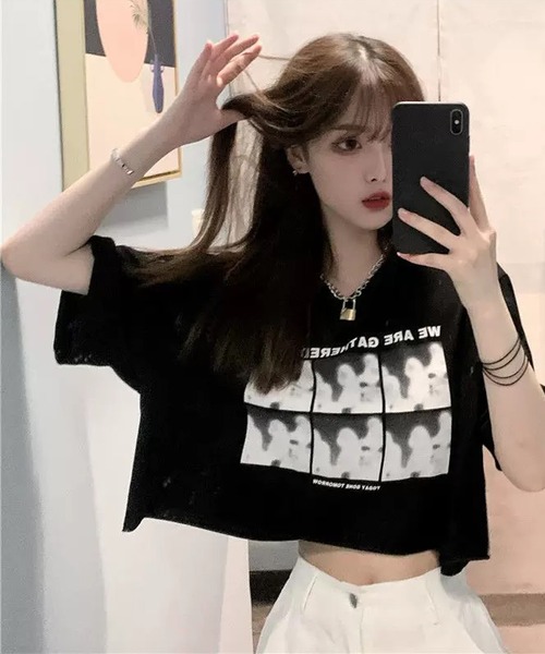 shopnikoniko(ショップニコニコ)の「プリントTシャツ 半袖 ショート丈 フォトプリント 韓国 y2k クロップド丈 モノクロプリント Tシャツ(Tシャツ/カットソー・レディース・ホワイト/ブラック・フリー)」の3枚目の写真