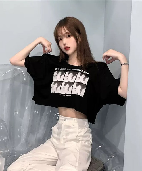 shopnikoniko(ショップニコニコ)の「プリントTシャツ 半袖 ショート丈 フォトプリント 韓国 y2k クロップド丈 モノクロプリント Tシャツ(Tシャツ/カットソー・レディース・ホワイト/ブラック・フリー)」の5枚目の写真