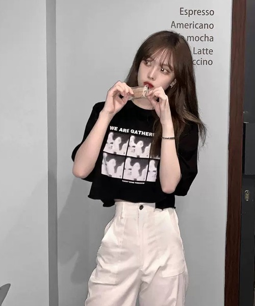 shopnikoniko(ショップニコニコ)の「プリントTシャツ 半袖 ショート丈 フォトプリント 韓国 y2k クロップド丈 モノクロプリント Tシャツ(Tシャツ/カットソー・レディース・ホワイト/ブラック・フリー)」の6枚目の写真