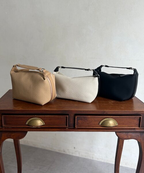 Chez toi（シェトワ）の「キャンバス見え合皮2WAYBAG（トートバッグ・レディース・ベージュ/ホワイト/ブラック・FREE）」の4枚目の写真