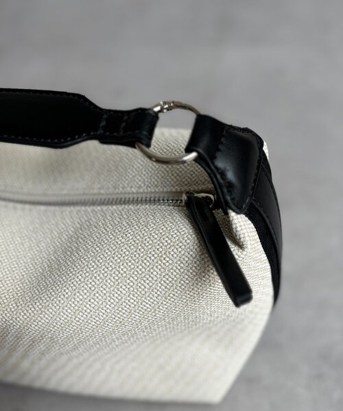 Chez toi（シェトワ）の「キャンバス見え合皮2WAYBAG（トートバッグ・レディース・ベージュ/ホワイト/ブラック・FREE）」の7枚目の写真