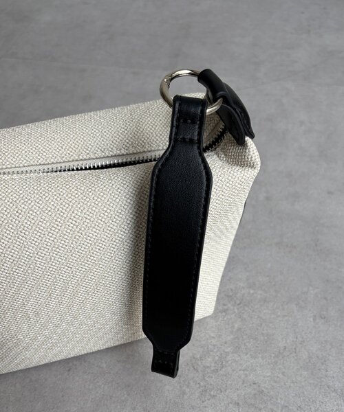 Chez toi（シェトワ）の「キャンバス見え合皮2WAYBAG（トートバッグ・レディース・ベージュ/ホワイト/ブラック・FREE）」の8枚目の写真