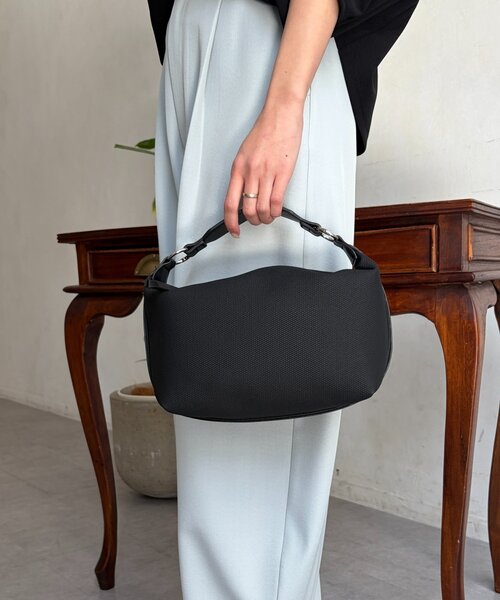 Chez toi（シェトワ）の「キャンバス見え合皮2WAYBAG（トートバッグ・レディース・ベージュ/ホワイト/ブラック・FREE）」の13枚目の写真