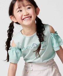 BeBe（ベベ）の「アムールフラワーモチーフ肩開き2wayシフォン袖ポンチTシャツ(90~160cm)（Tシャツ/カットソー）」