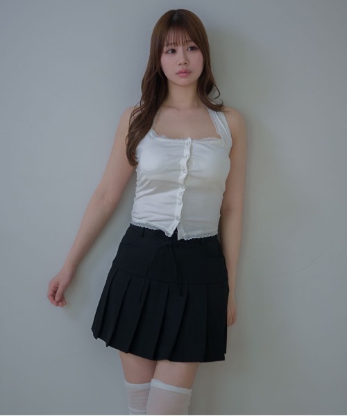 M DOLLY(エムドリー)の「Lace nora halter neck tops / レースノラホルターネックトップス(Tシャツ/カットソー・レディース・ブラック/ホワイト・FREE)」の4枚目の写真