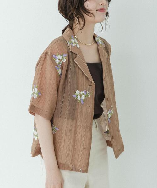 URBAN RESEARCH Sonny Label(アーバンリサーチサニーレーベル)の「フラワー刺繍ジャガードシャツ(シャツ/ブラウス・レディース・ベージュ/ブラック/オフホワイト・FREE)」の3枚目の写真