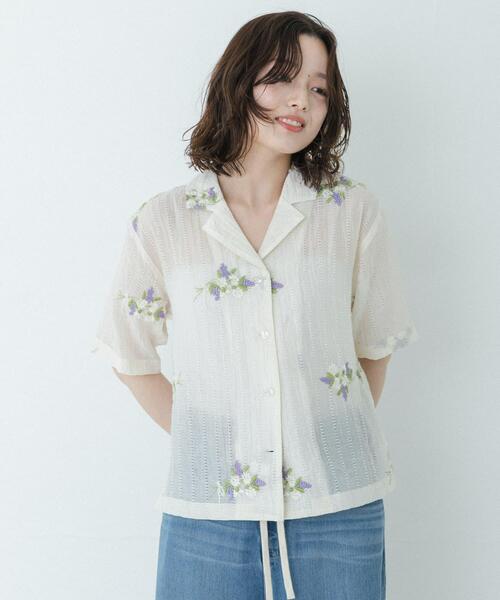 URBAN RESEARCH Sonny Label(アーバンリサーチサニーレーベル)の「フラワー刺繍ジャガードシャツ(シャツ/ブラウス・レディース・ベージュ/ブラック/オフホワイト・FREE)」の5枚目の写真