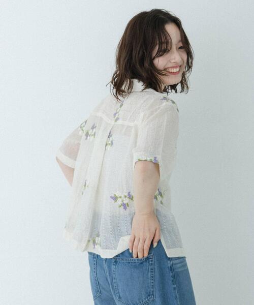 URBAN RESEARCH Sonny Label(アーバンリサーチサニーレーベル)の「フラワー刺繍ジャガードシャツ(シャツ/ブラウス・レディース・ベージュ/ブラック/オフホワイト・FREE)」の6枚目の写真